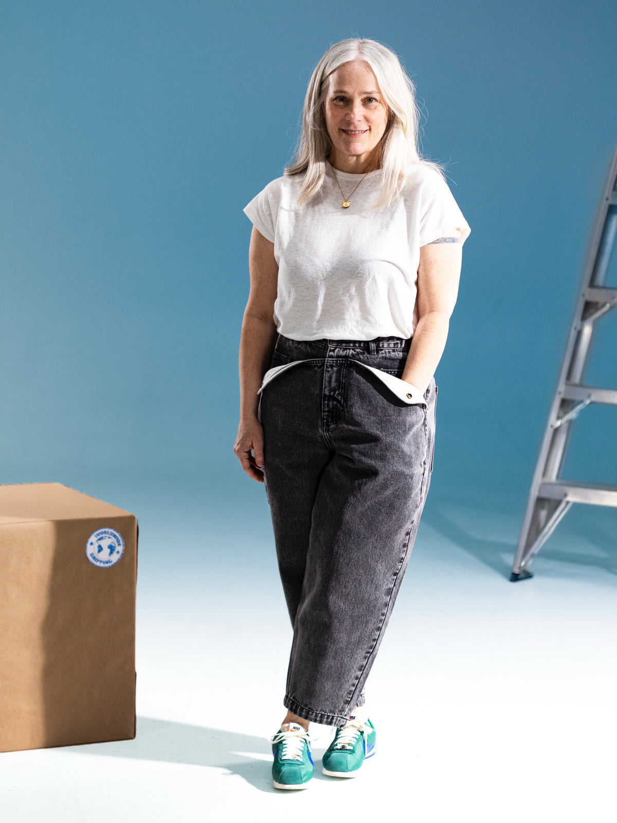 Black Tapered Mule Ear Denim Pants-thumbmail-3