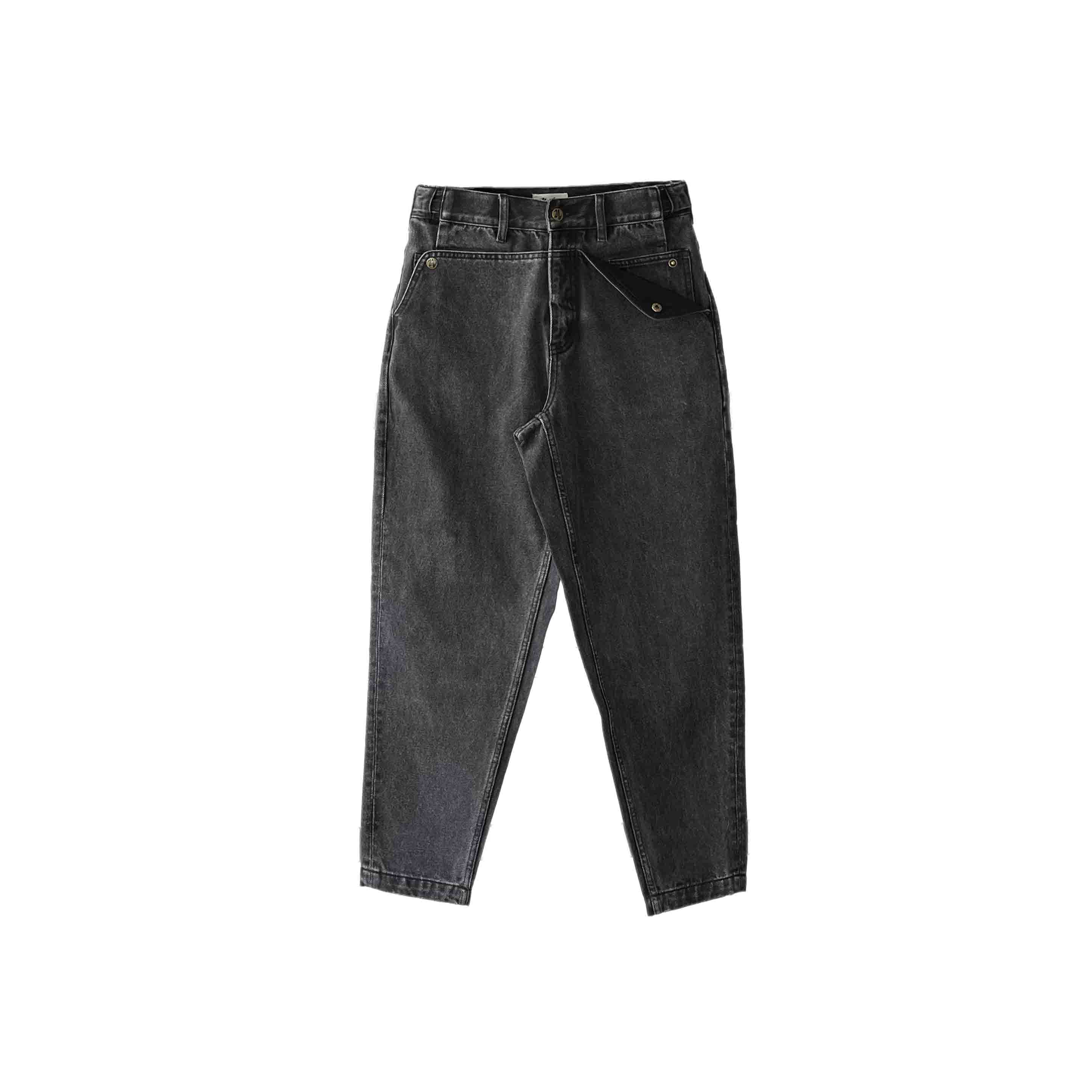 Waist: 28" x Inseam: 29" Black Tapered Mule Ear Denim Pants